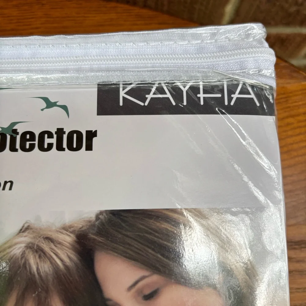 Kayfia NEW Mattress Protector Waterproof Full Size Breathable Washable No Vinyl